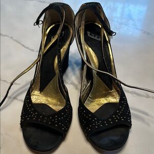 Elegant Black and Gold Women's Heels